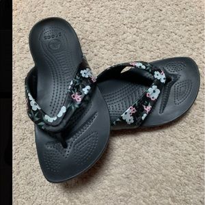 Crocs size 6 W.  Never worn